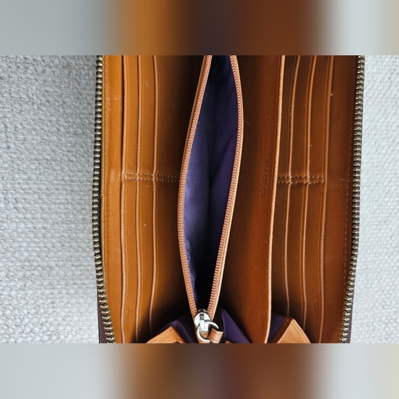 Vintage Coach Brown Zip Around Wallet Soft Pebbled Leather Contrast Stitch - Picture 8 of 13